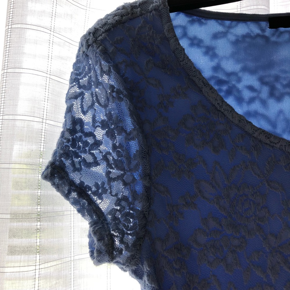 Blue lace top - Picture 3 of 4